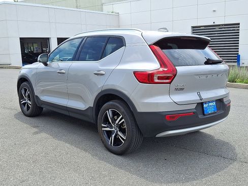 Certified 2025 Volvo XC40 B5 Core image 4