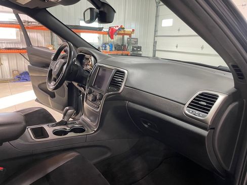 Used 2018 Jeep Grand Cherokee Altitude image 23