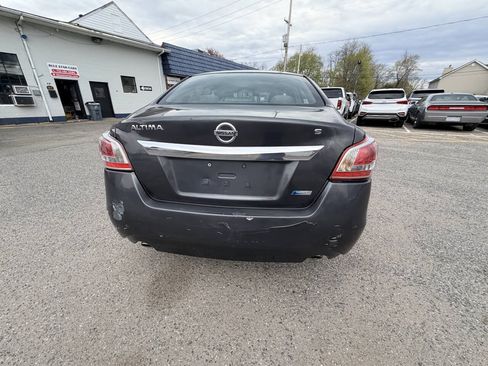 Used 2013 Nissan Altima 2.5 S FWD image 9