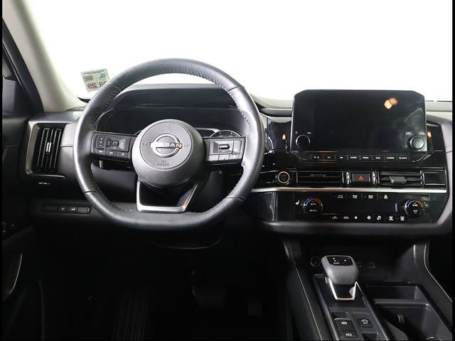 Used 2023 Nissan Pathfinder SL FWD image 8