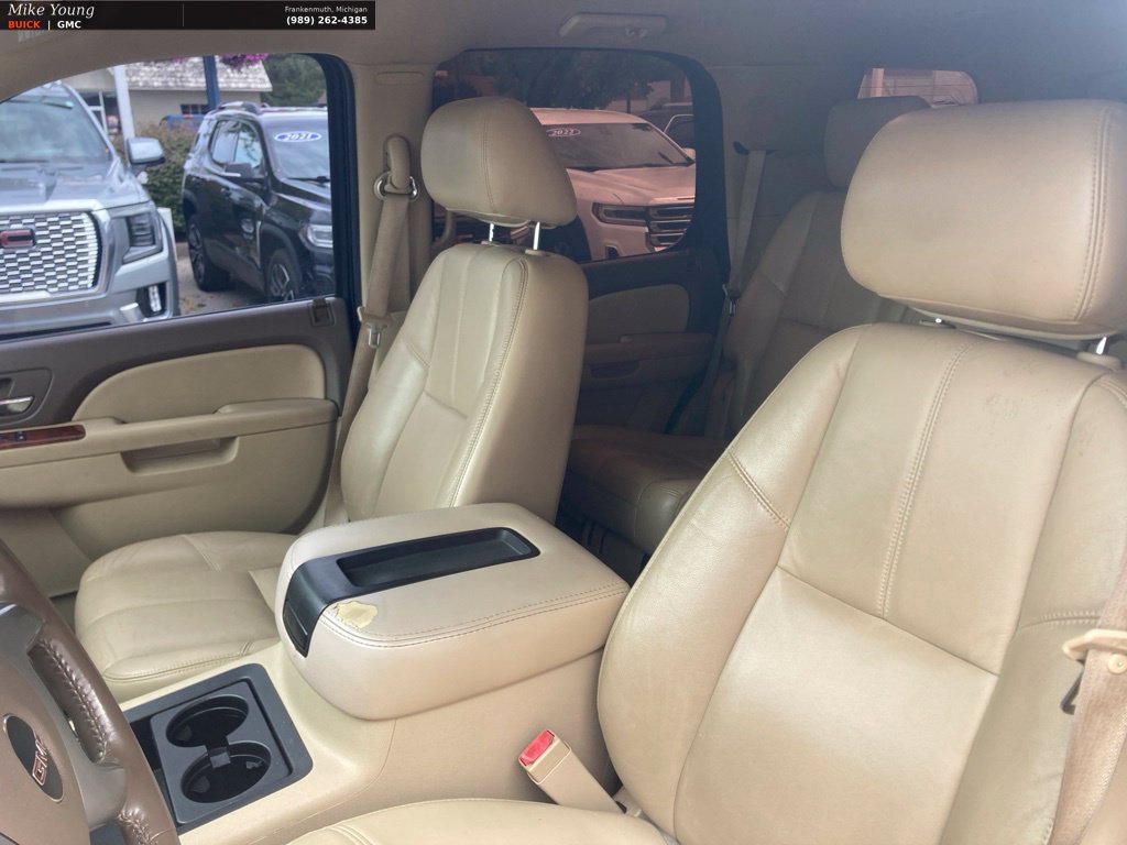 Used 2011 GMC Yukon SLT w/ SLT-2 Equipment Package AWD/4WD image 19