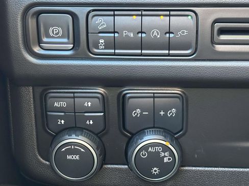 Used 2021 Chevrolet Tahoe Z71 image 17