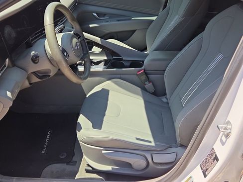 Used 2024 Hyundai Elantra SEL w/ Convenience Package FWD image 9