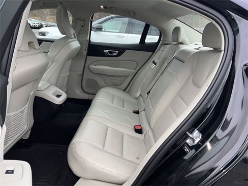 Used 2022 Volvo S60 B5 Momentum w/ Premium Package image 17