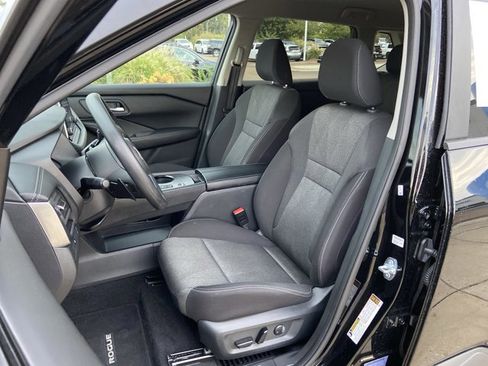 Used 2024 Nissan Rogue SV image 17