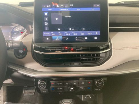 Used 2025 Jeep Compass Limited image 2