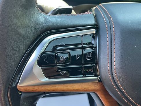 Used 2022 Jeep Grand Cherokee Summit AWD/4WD image 35