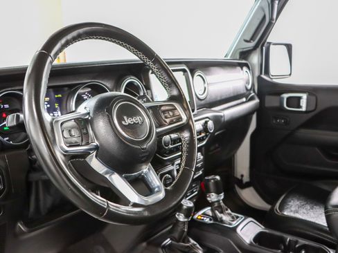 Used 2023 Jeep Wrangler Unlimited Sahara w/ Cold Weather Group AWD/4WD image 24