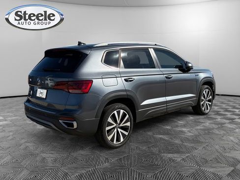New 2024 Volkswagen Taos SE image 5