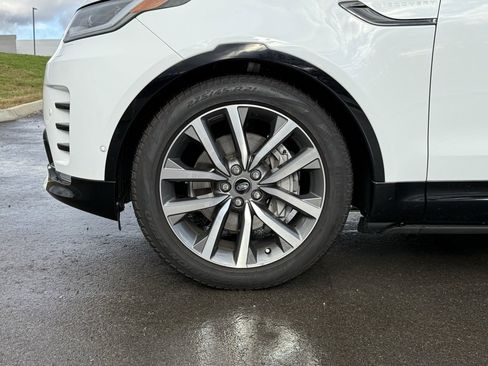 Certified 2025 Land Rover Discovery Dynamic SE image 10