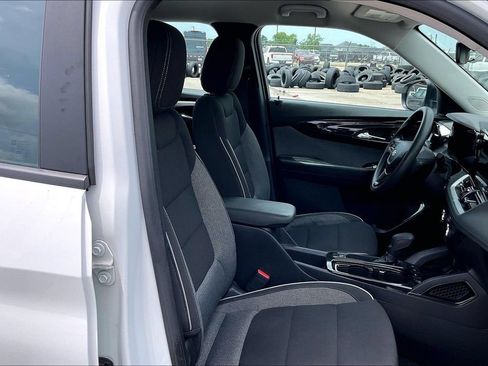 Used 2024 Chevrolet TrailBlazer LS w/ LS Confidence Package FWD image 29