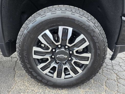 Used 2023 Chevrolet Silverado 2500 Custom w/ Custom Value Package image 23