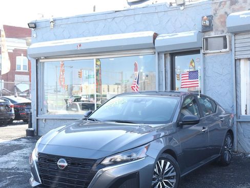 Used 2024 Nissan Altima 2.5 SV image 3