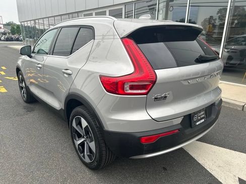 Certified 2025 Volvo XC40 B5 Plus AWD/4WD image 3