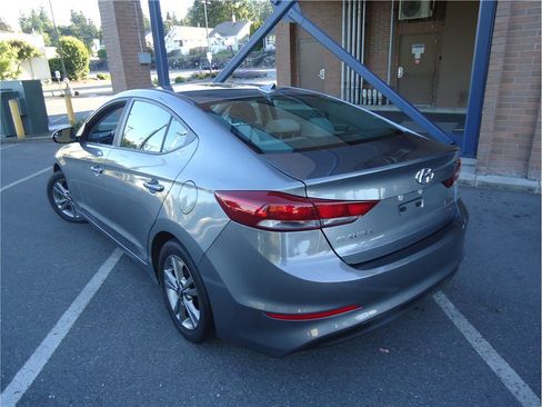Used 2017 Hyundai Elantra SE FWD image 8