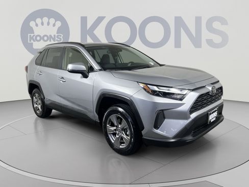 Used 2025 Toyota RAV4 XLE AWD/4WD image 2