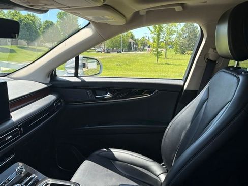Used 2022 Lincoln Nautilus Reserve AWD/4WD image 13