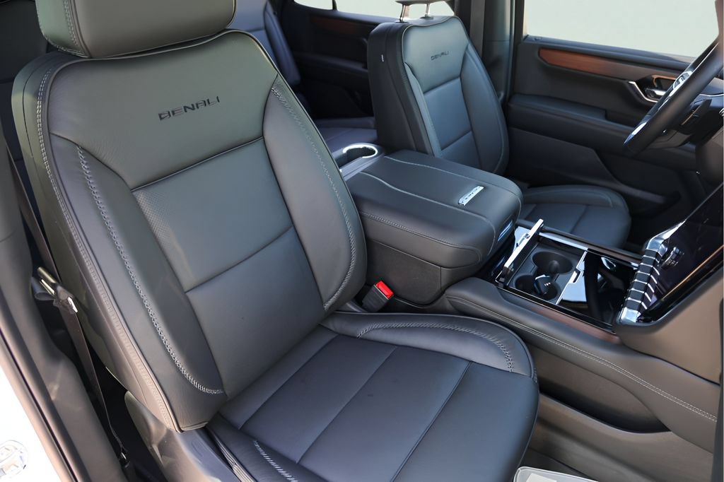 Used 2026 GMC Yukon Denali w/ Sun & Power Step Package AWD/4WD image 33