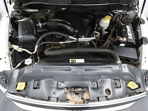 Used 2017 RAM 1500 Classic SLT AWD/4WD image 42