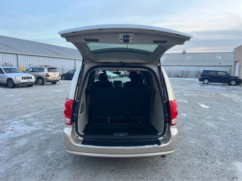 Used 2012 Dodge Grand Caravan SE image 14