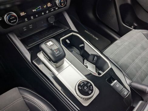 Used 2025 Mitsubishi Outlander SE image 24