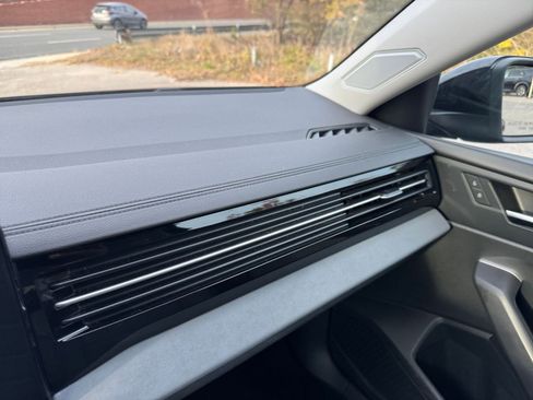 Used 2025 Volkswagen Jetta SE image 30