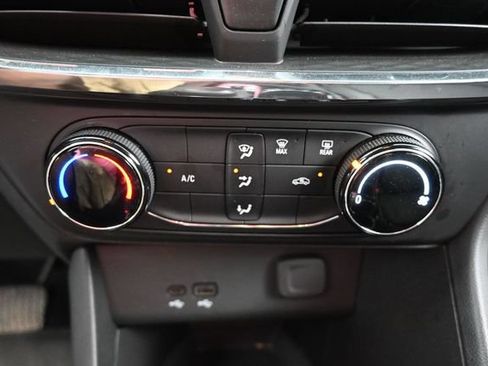 Used 2025 Buick Encore GX Preferred AWD/4WD image 19