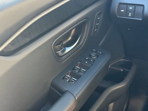 Used 2025 Honda Pilot Black Edition image 7