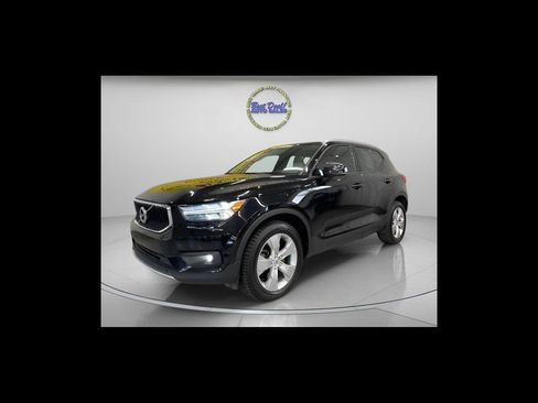 Used 2022 Volvo XC40 T5 Momentum AWD/4WD image 1