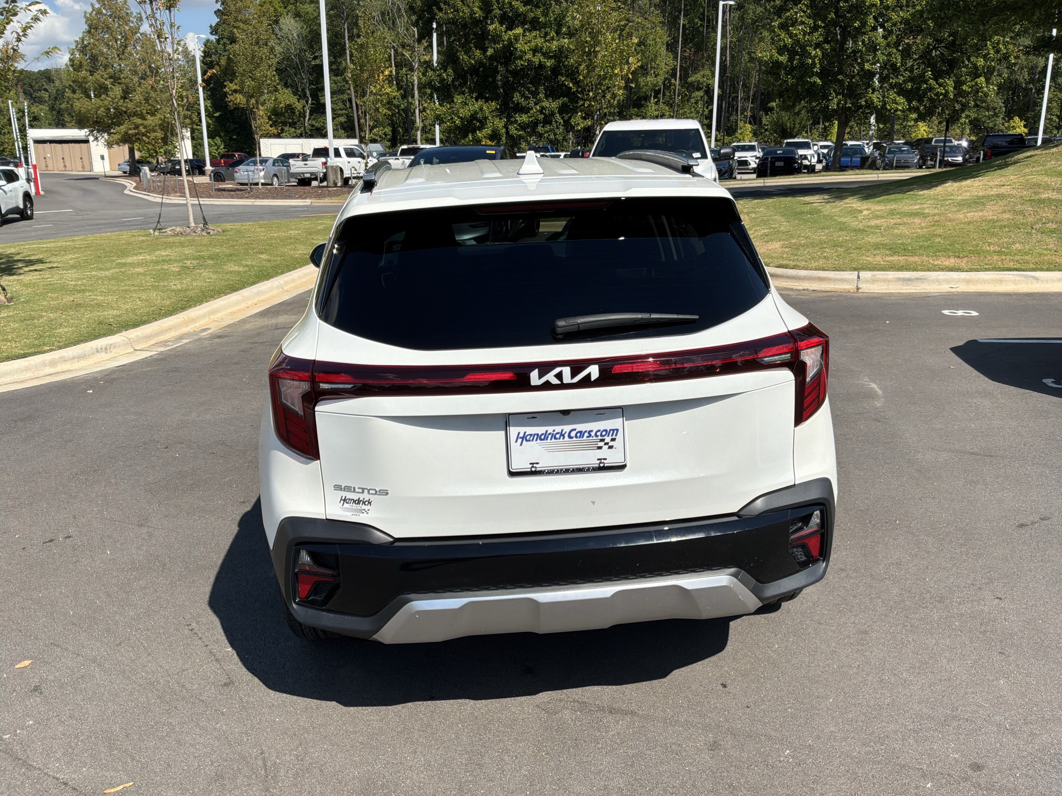 Used 2024 Kia Seltos EX FWD image 9
