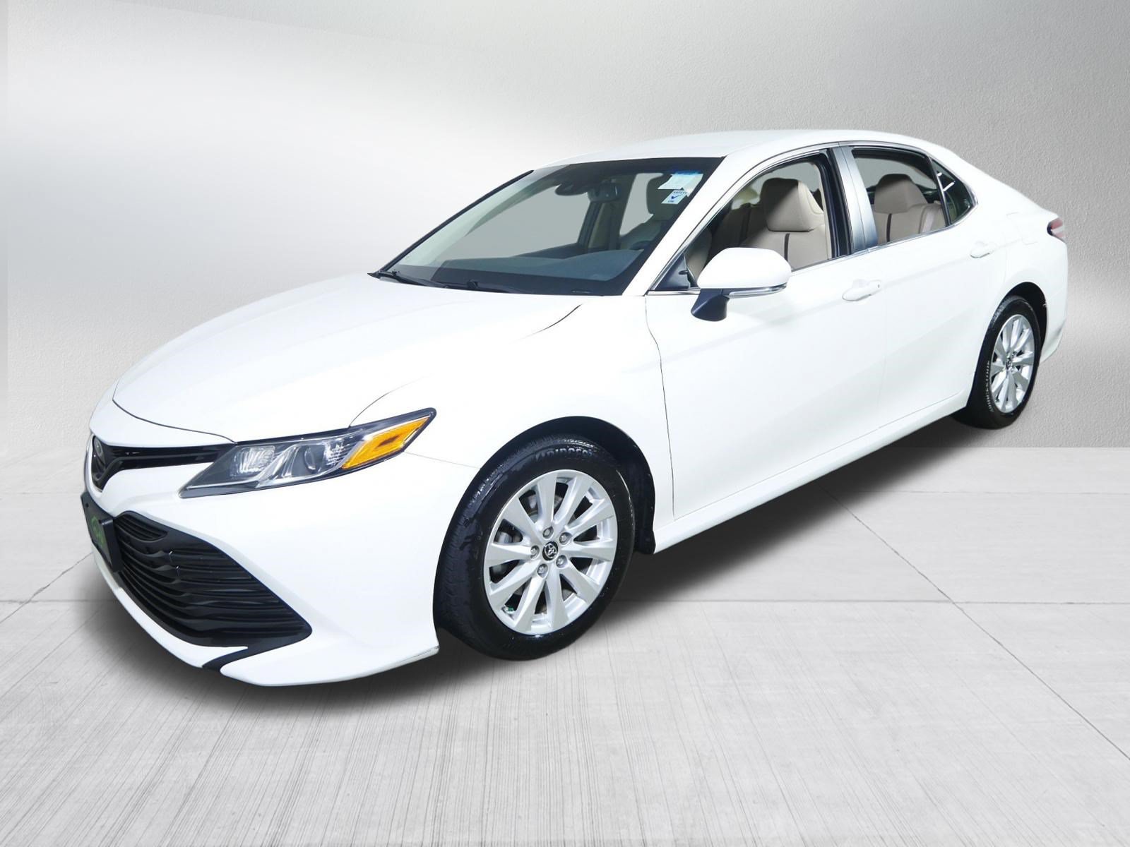 Used 2018 Toyota Camry LE w/ Convenience Package FWD image 3