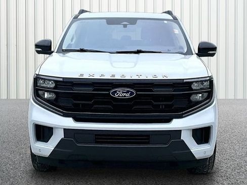 Used 2025 Ford Expedition Max Active AWD/4WD image 3