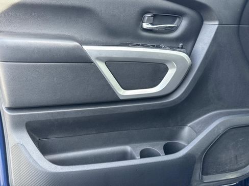 Used 2021 Nissan Titan SV w/ SV Convenience Package image 22