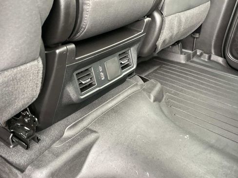 Used 2024 Chevrolet Silverado 1500 Custom image 13