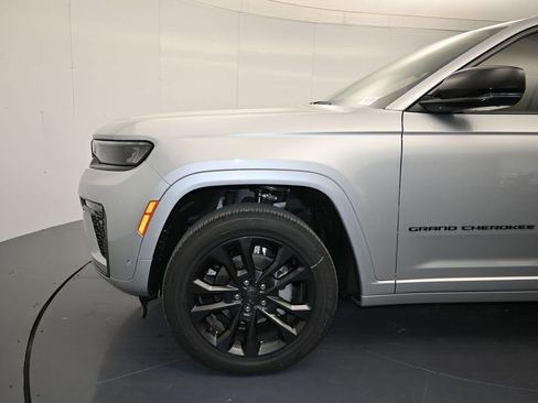 New 2026 Jeep Grand Cherokee Limited AWD/4WD image 9