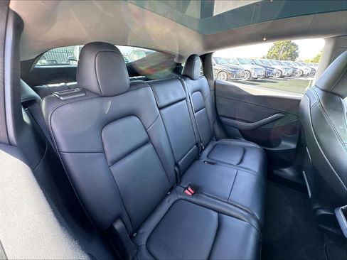 Used 2024 Tesla Model Y Long Range AWD/4WD image 27