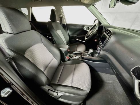 Used 2025 Kia Soul LX FWD image 25