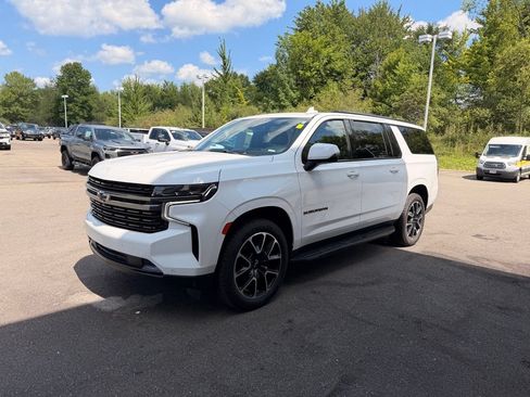 Used 2022 Chevrolet Suburban RST w/ Luxury Package AWD/4WD image 5