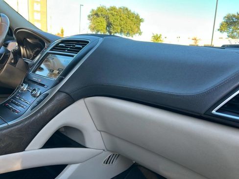 Used 2017 Lincoln MKX Select w/ Select Plus Package image 58