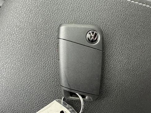 New 2025 Volkswagen Taos SE image 29