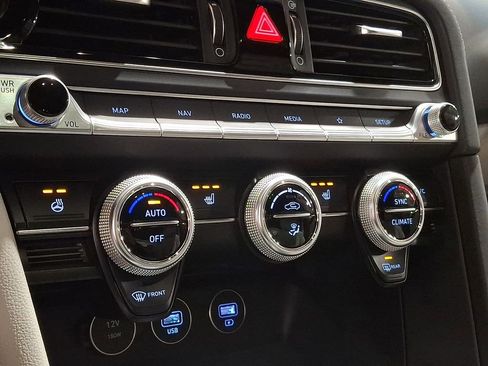 Used 2023 Genesis G70 3.3T image 11