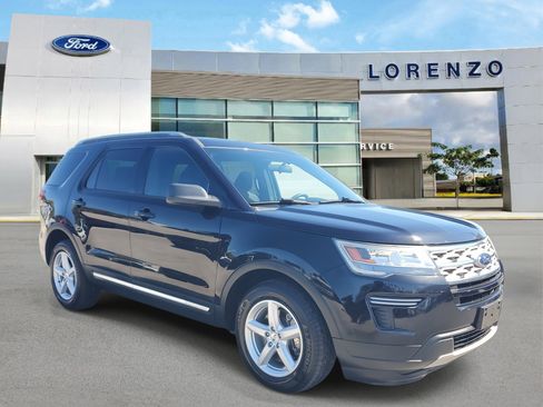 Used 2019 Ford Explorer XLT image 3