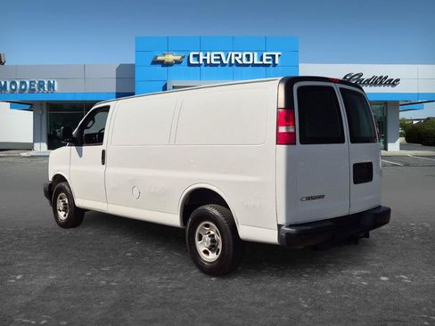 Used 2019 Chevrolet Express 2500 w/ Enhanced Convenience Package RWD image 3