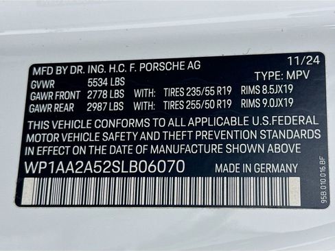 Certified 2025 Porsche Macan image 37