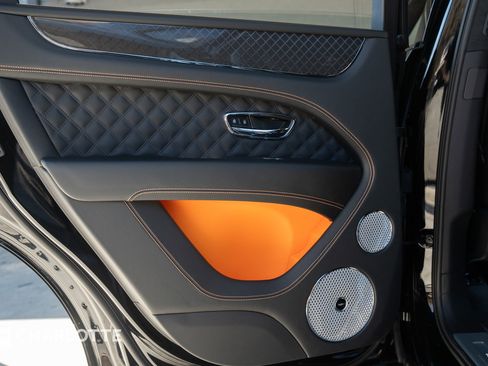 Used 2025 Bentley Bentayga image 35