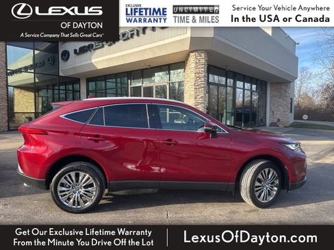 Used 2023 Toyota Venza XLE image 2