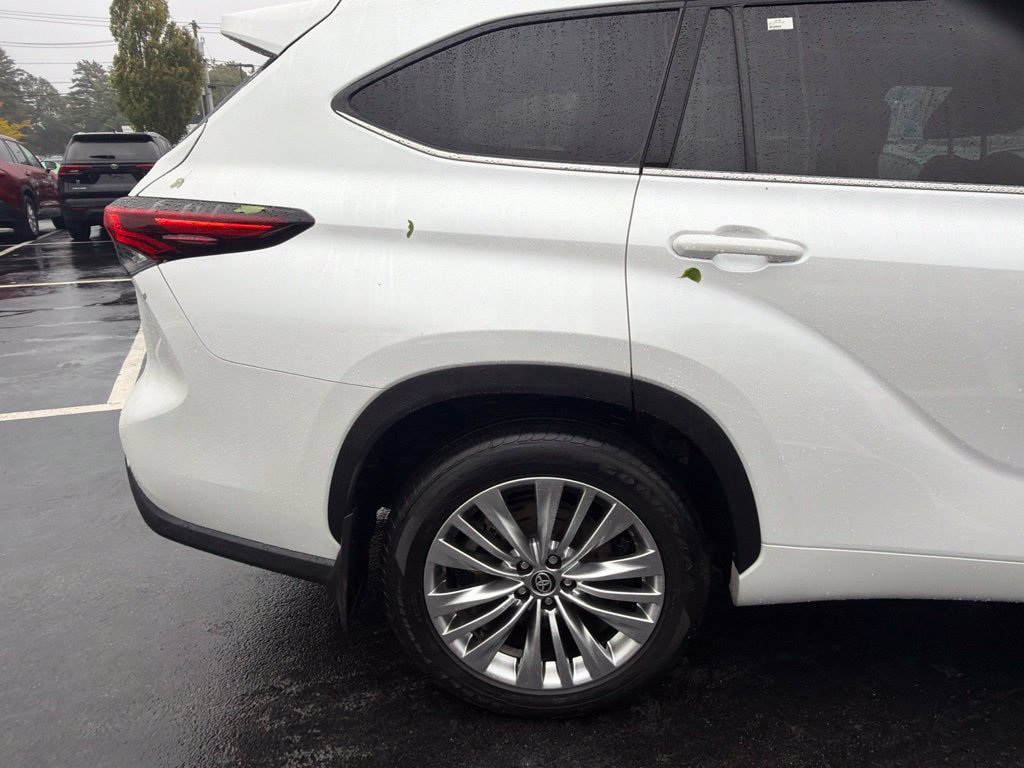 Used 2026 Toyota Highlander Platinum AWD/4WD image 4