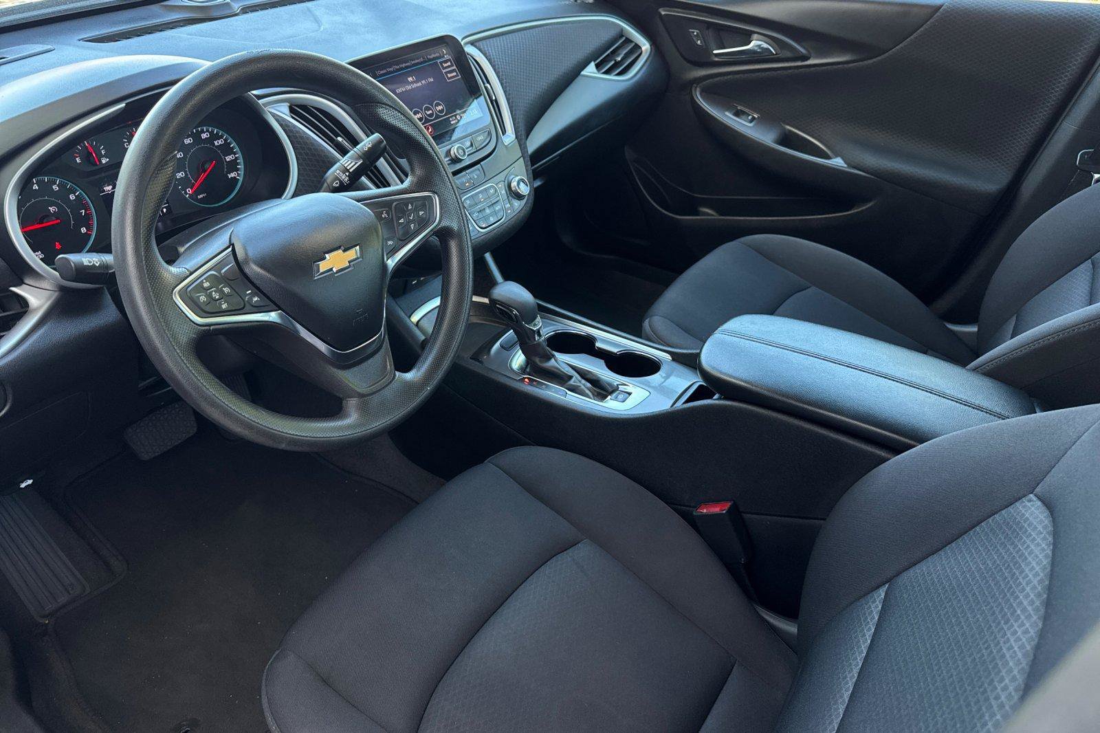 Used 2023 Chevrolet Malibu LT FWD image 2