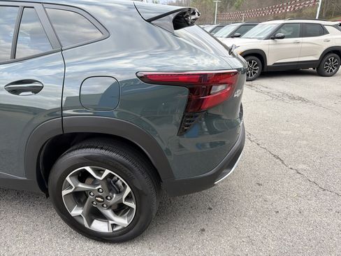 Used 2025 Chevrolet Trax LT w/ LT Convenience Package FWD image 7