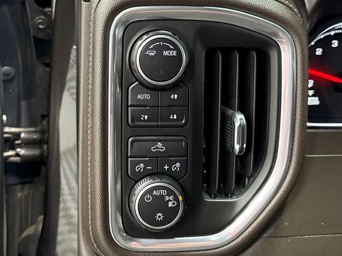 Used 2021 Chevrolet Silverado 1500 LT w/ Z71 Off-Road Package AWD/4WD image 19